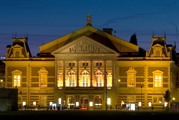 Het Concertgebouw – IAB – toeristen